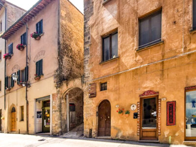 Privaatse siseõuega korter Volterra vanalinnas