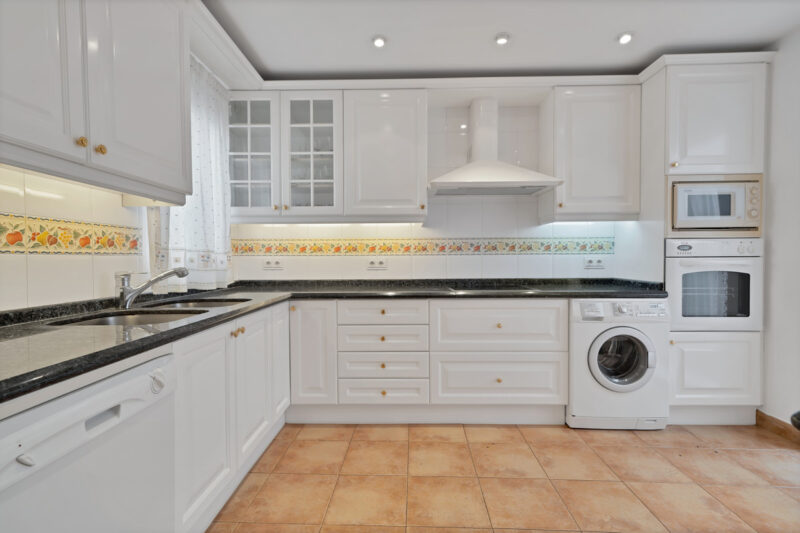 Malaga provints, Marbella - kolmetoaline renoveerimist vajav korter Marbella vanalinnnas - Image 19