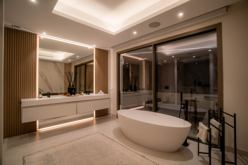 Málaga provints, Nueva Andalucía – kaasaegne villa prestiižses elamukompleksis - Image 29
